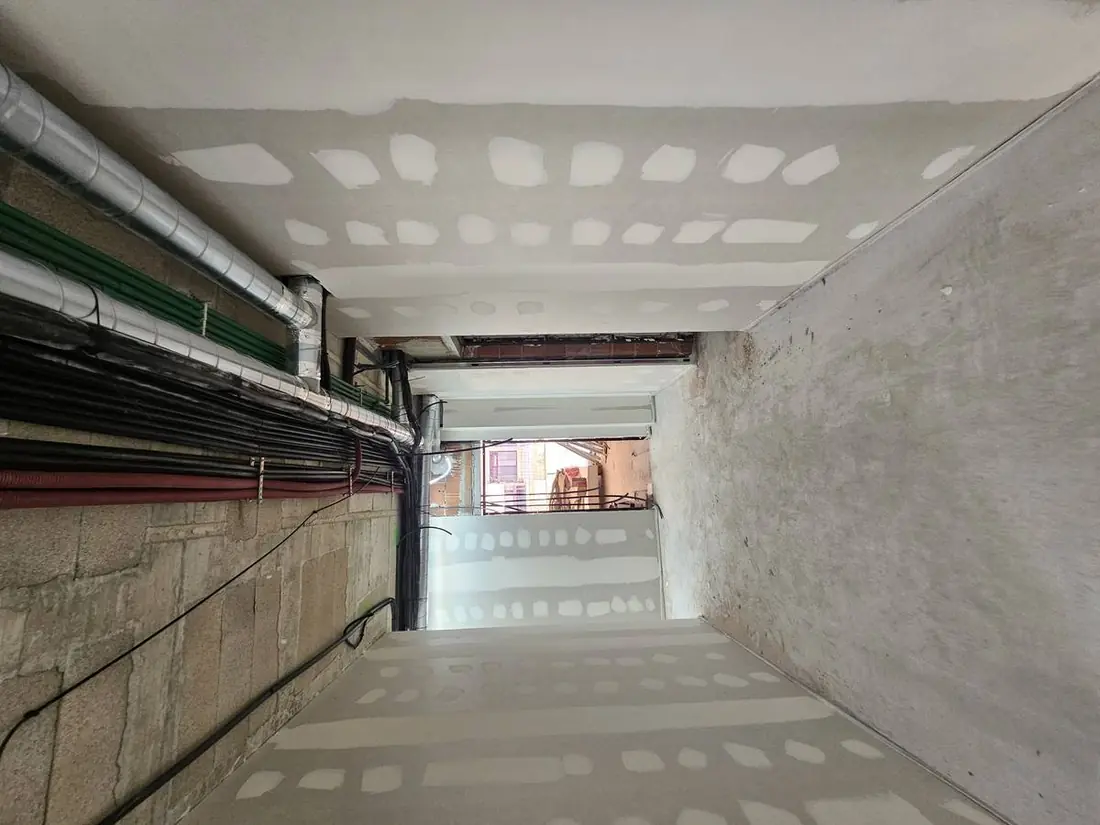 Pasillo — tabiques en serie